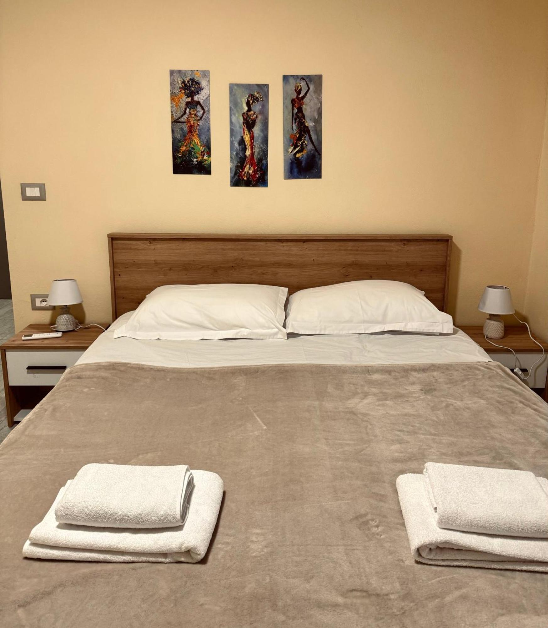 Urban Apartment In Blloku Tirana Exterior photo